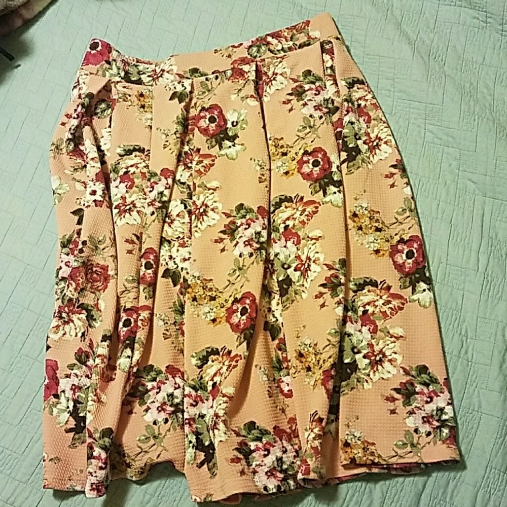 Pleaded Floral Skirt